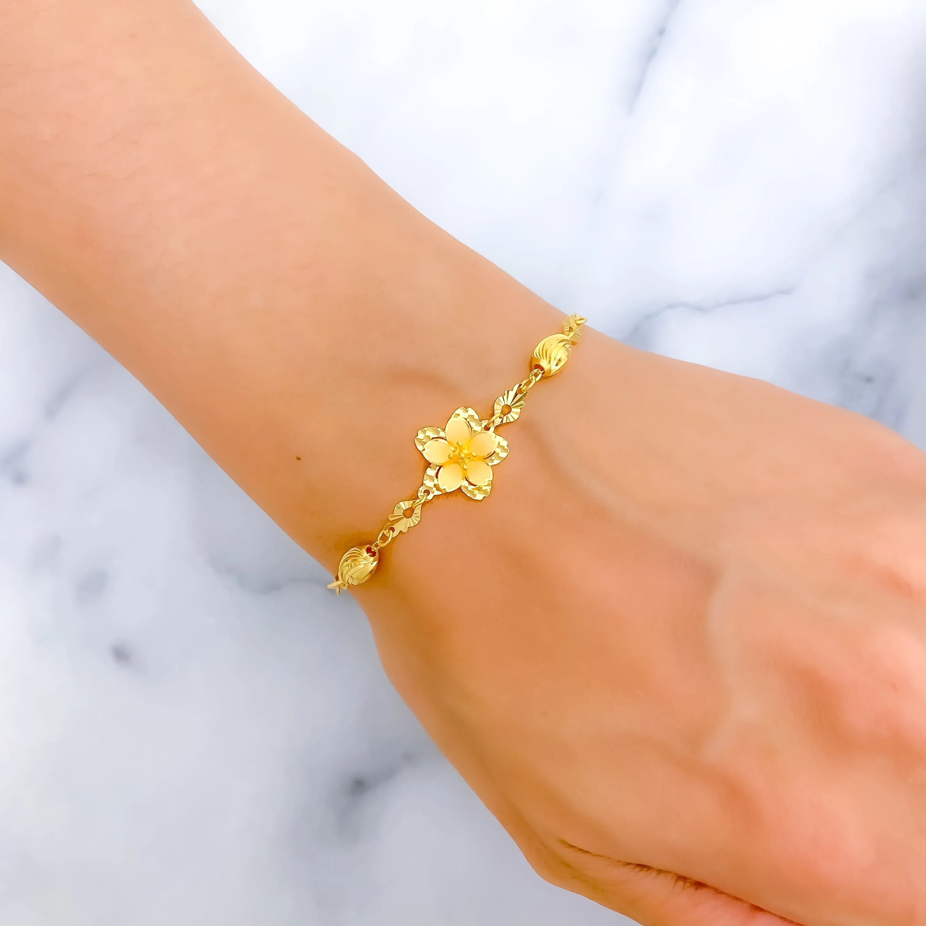 Beautiful Floral 22k Gold Bracelet