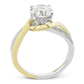 Engagement Ring in 18K Gold with Diamonds