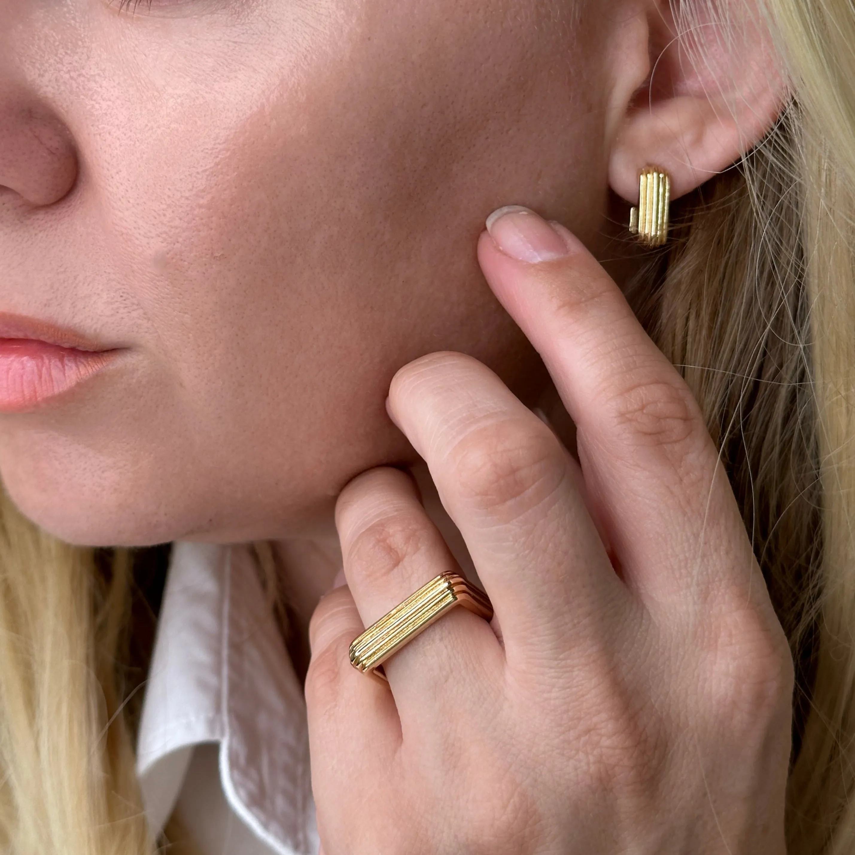 Geometric Ridged C-Hoop Earrings