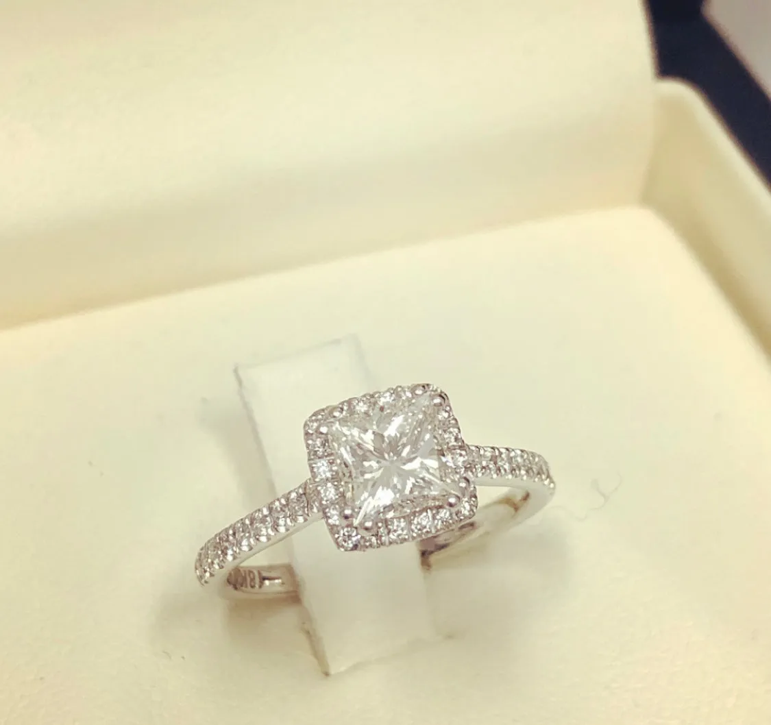 Princess diamond engagement ring