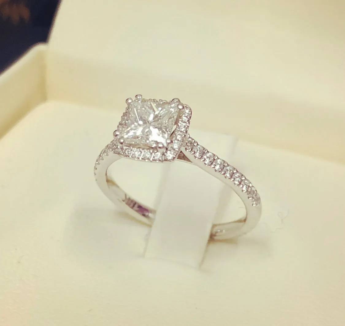 Princess diamond engagement ring