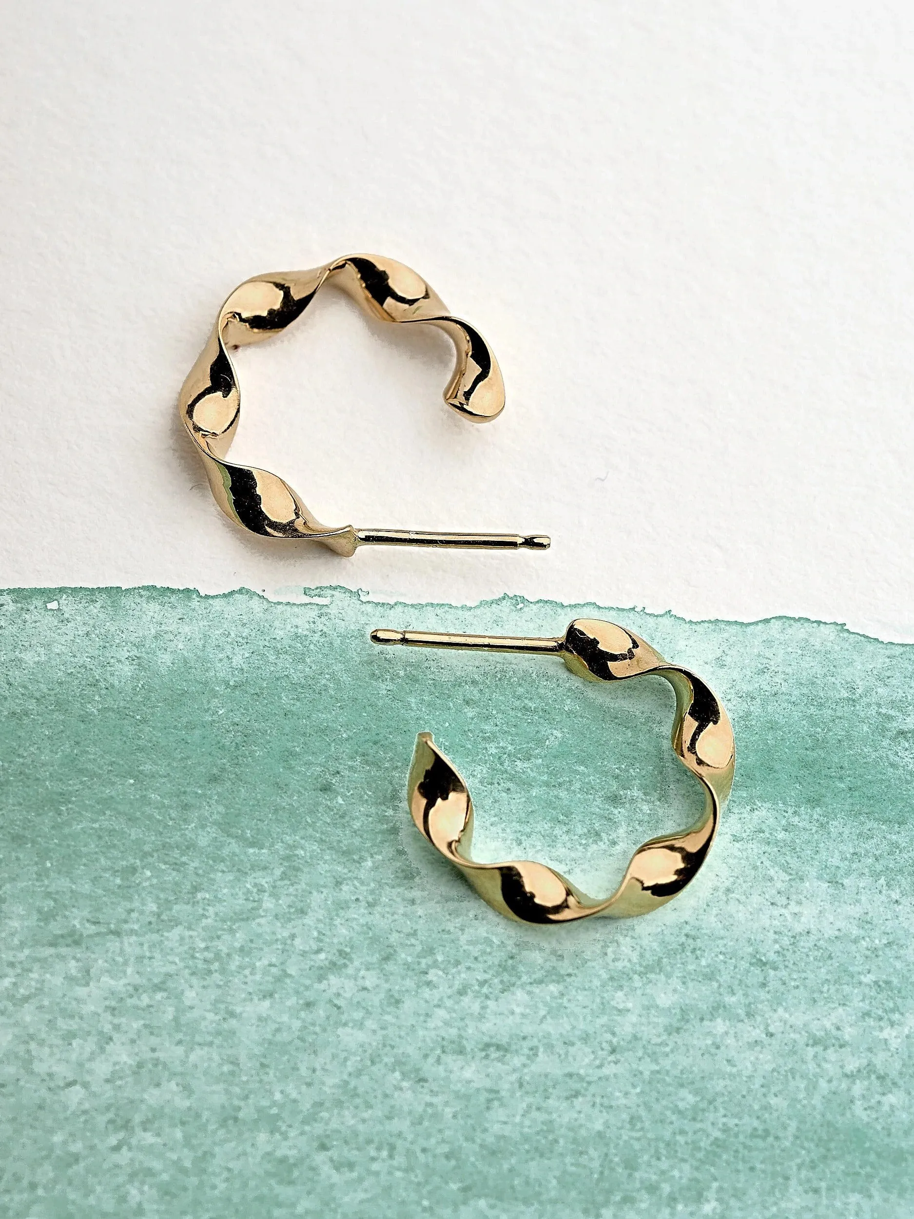 Suegue Twist Hoop Earrings