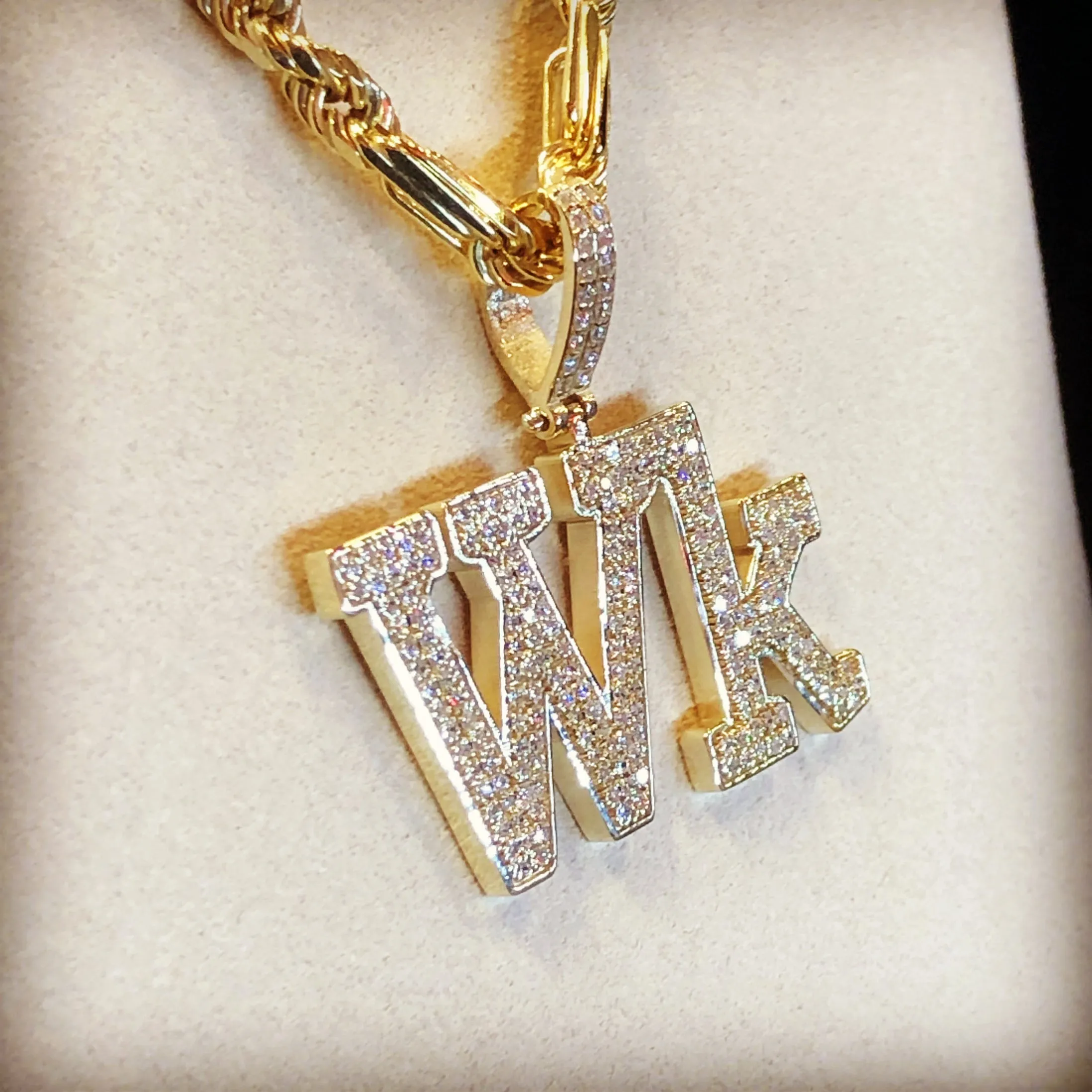 Wink personalized pendant P-100