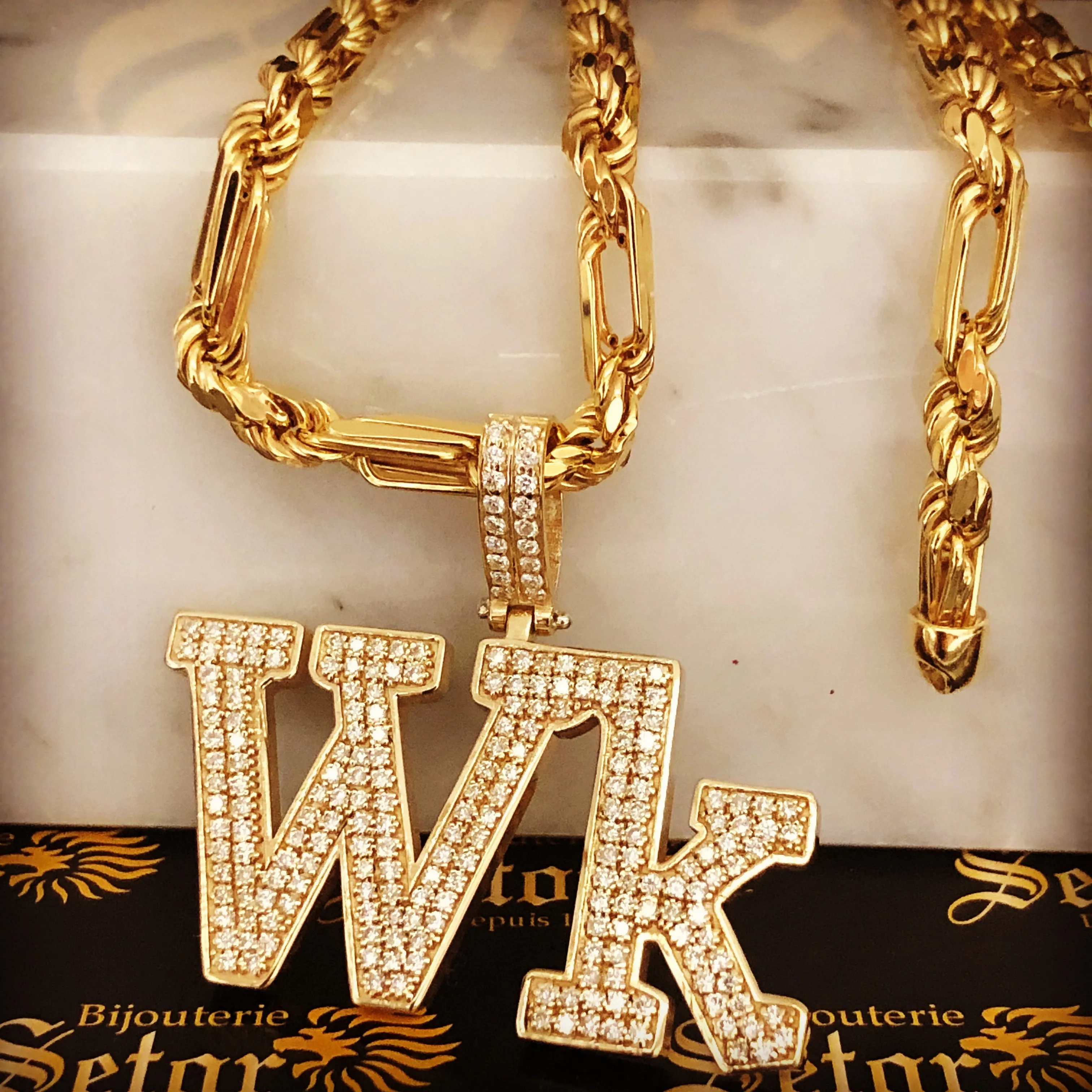 Wink personalized pendant P-100